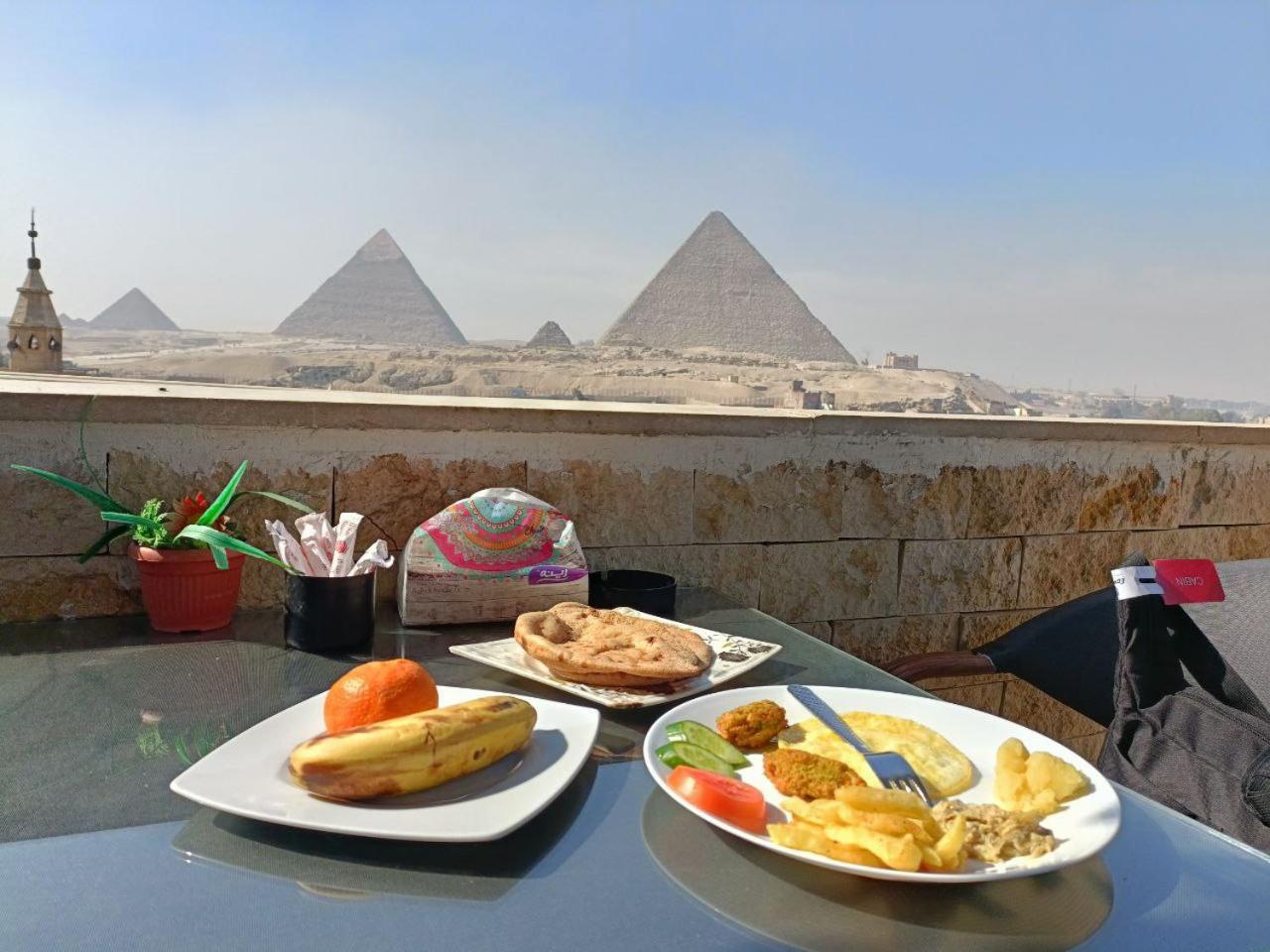 Nefertari Pyramids View Inn
