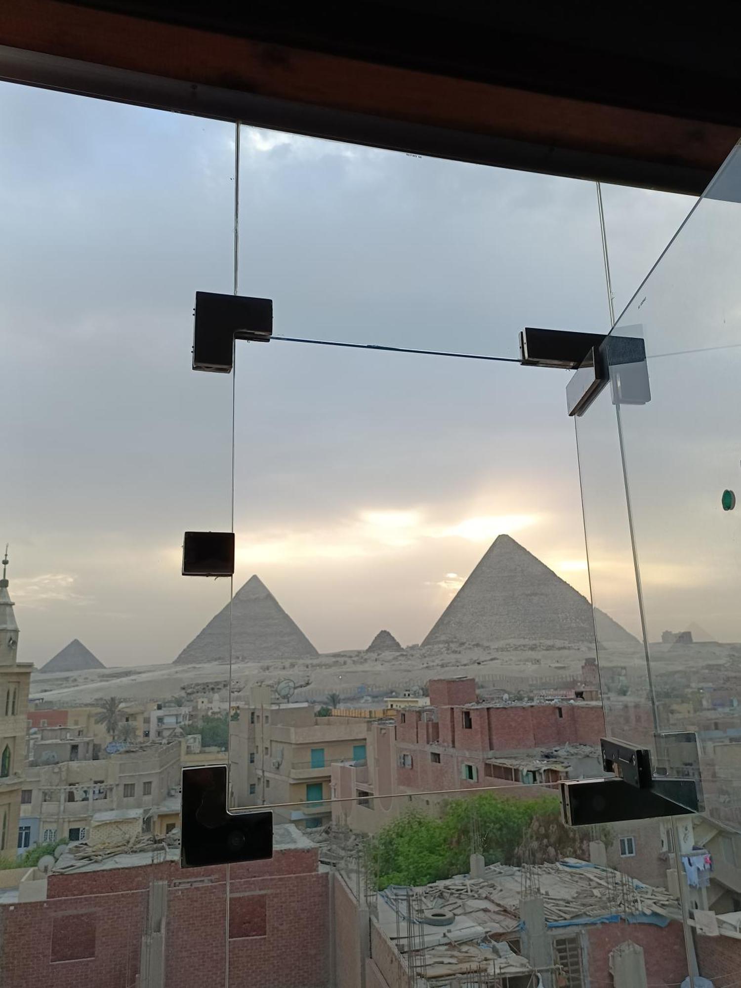 Nefertari Pyramids View Inn
