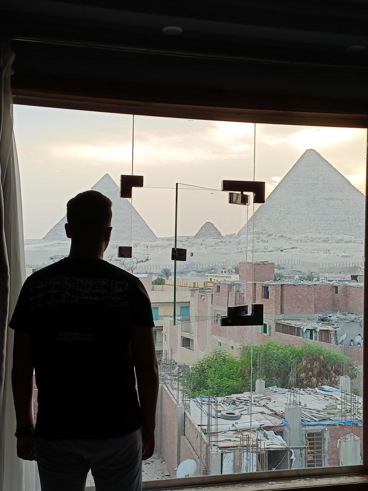 Nefertari Pyramids View Inn Hotel